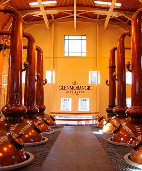 Оборудование на заводе по производству виски Glenmorangie