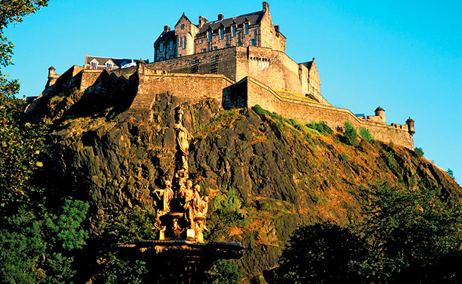 Шотландский замок в Эдинбурге