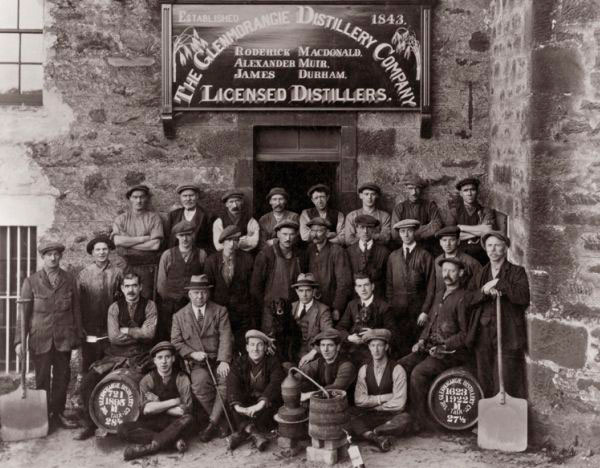 Работники винокурни Glenmorangie